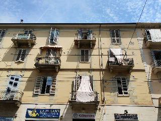 Incendio in un alloggio, giovane intossicato a Torino